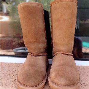 BearPaw mid rise boots